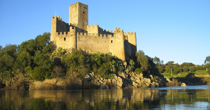 Almourol Castle, Portugal / Wikimedia commons