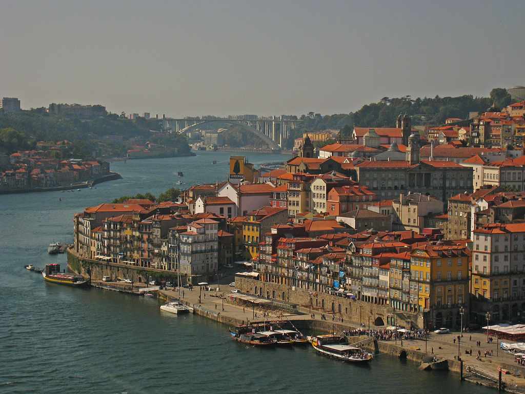 Edifício Transparente no Porto em hasta pública por 7,9 milhões