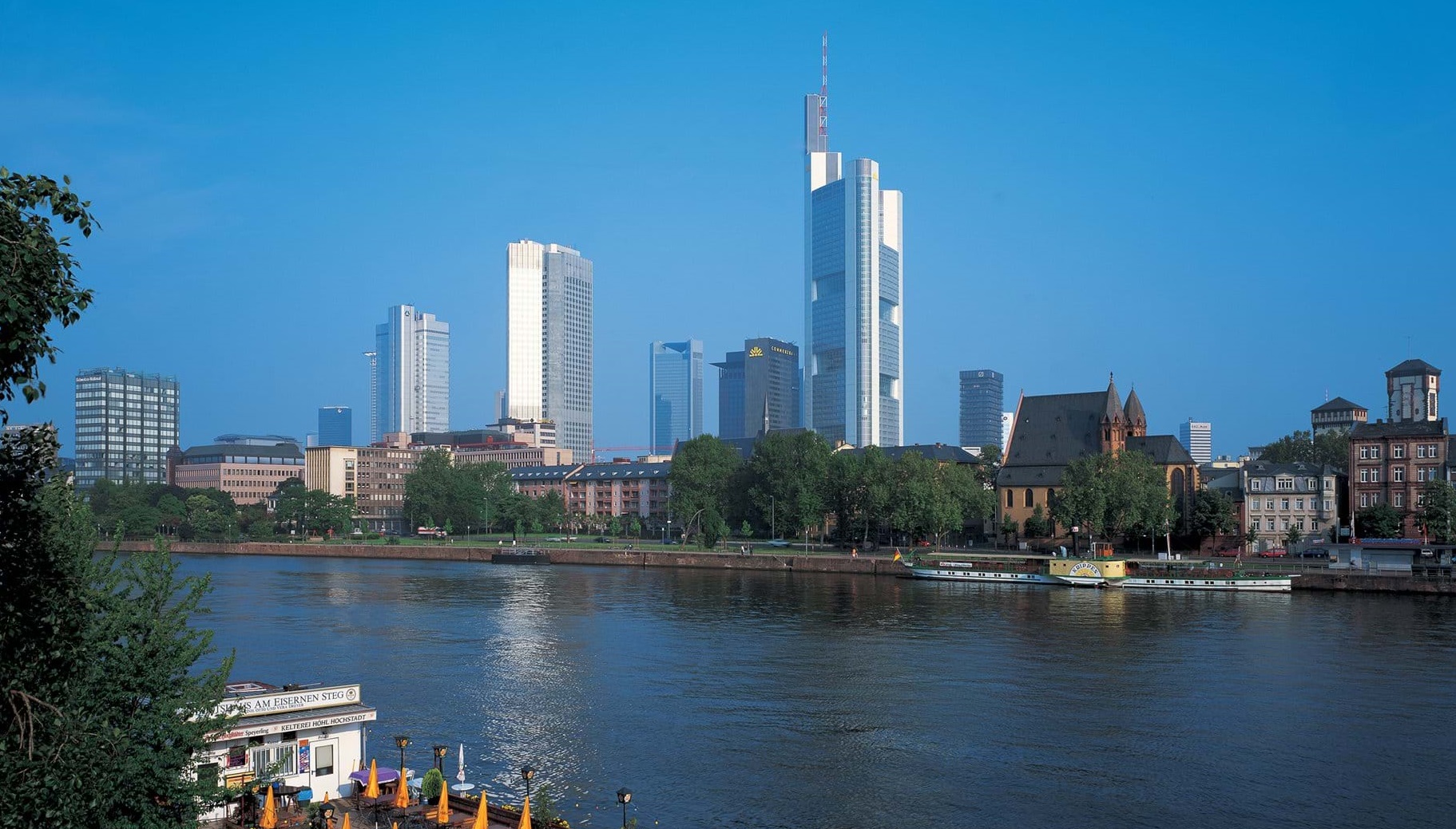 Assim é a Torre Commerzbank, o primeiro arranha-céus ecológico do mundo... e um dos mais altos