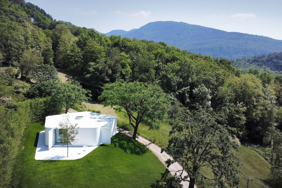 Esta casa em forma de pentágono tem vistas de sonho