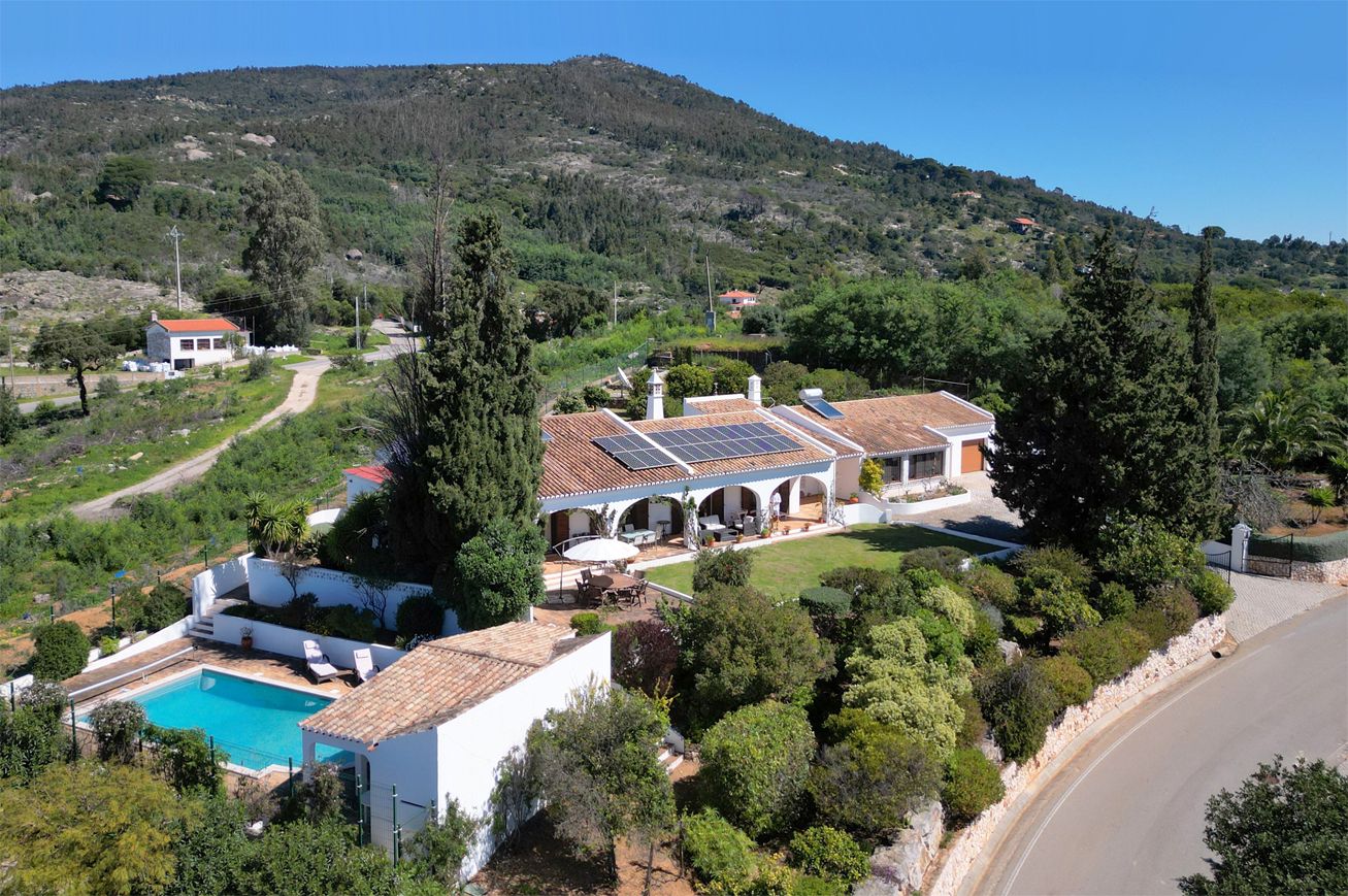 Casas de luxo perto da montanha