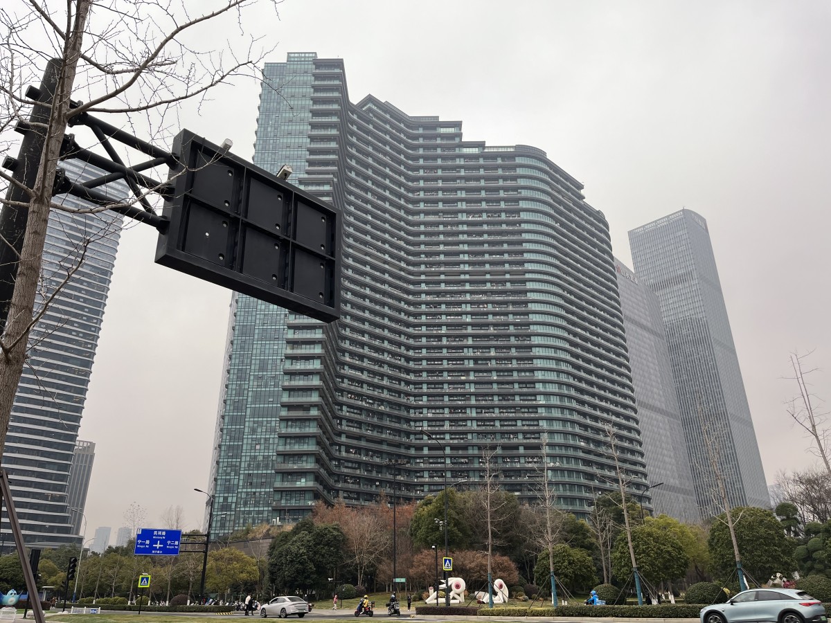 O edifício onde vivem 20.000 pessoas: tem hospitais e piscinas