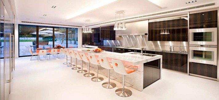 Esta casa de luxo esconde um bunker na cave e está à venda