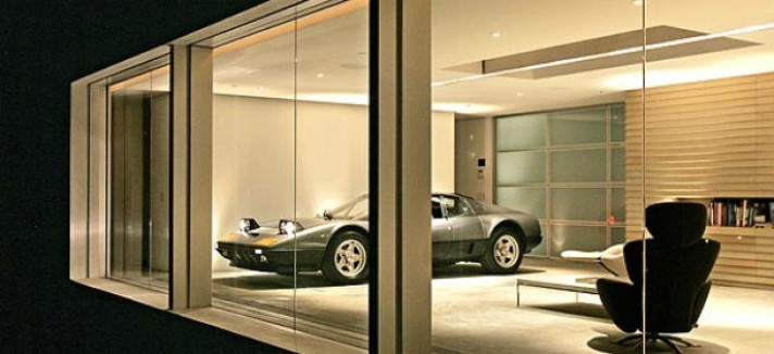 car-in-home-black-ferrari-21_0