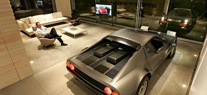 car-in-home-black-ferrari1_0