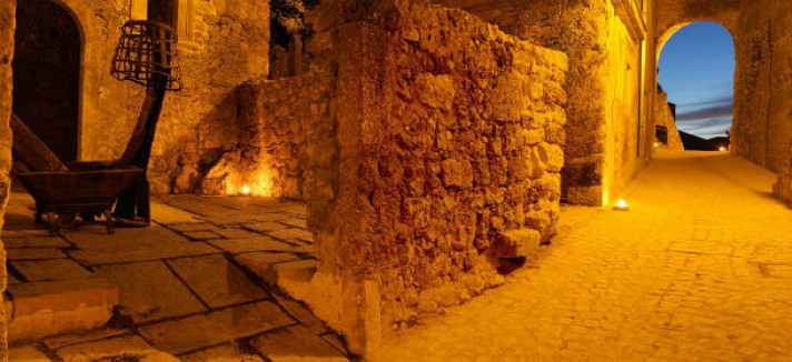 Le-Grotte-Della-Civita23