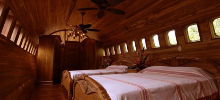 airplane-hotel-5_0