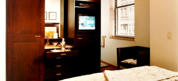 library-hotel-Petite