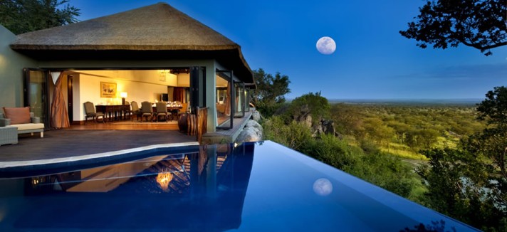 Infinity-pool-and-full-moon-at-Bilila-Lodge-Kempinski-in-Tanzanias-Serengeti-National-Park