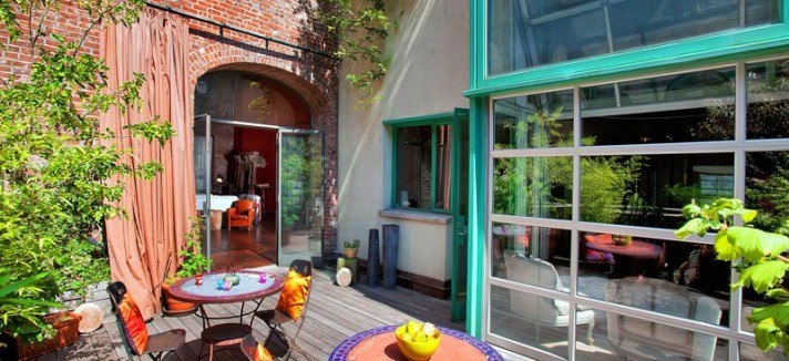 the-outdoor-space-is-definitely-a-selling-point-of-the-home