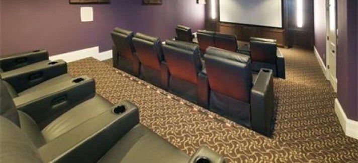 the-12-person-theater