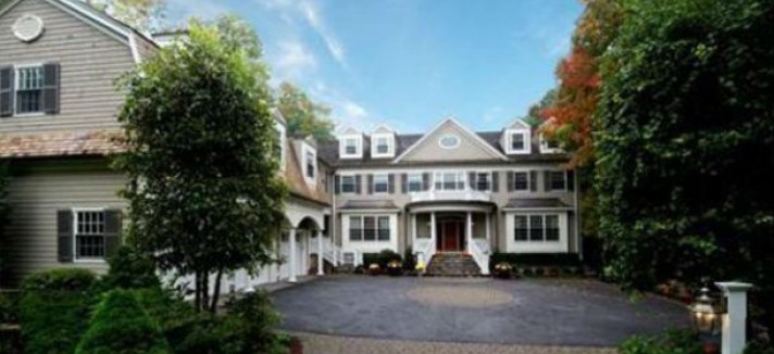 the-exterior-of-the-massive-11000-square-foot-house