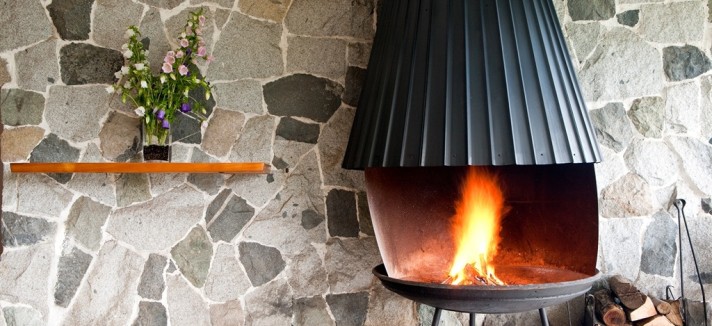 24-royal-chalet-original-fireplace.jpg.1024x0