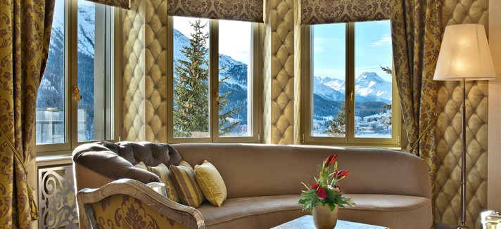 rooms__0000s_0015_Deluxe_Suite_-_Wohnbereich
