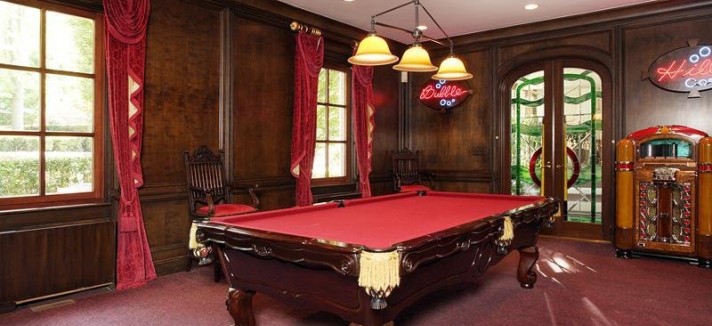 this-place-was-made-for-fun-theres-a-pool-table-and-a-jukebox-in-the-billiards-room