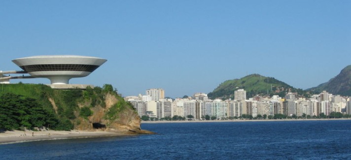 800px-Niteroi_bay_and_contemporary_musem