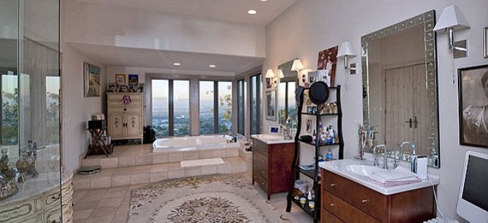 article-2239885-164120E0000005DC-373_634x476