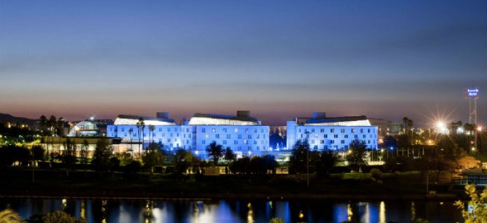 hotel-renacimiento-Exterior_iluminado_3