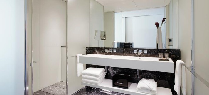12me-london-auraroombathroom