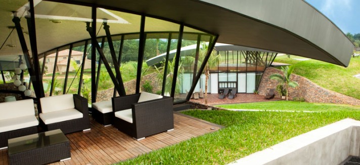 bauen-architects-hillside-home-built-into-landscape-paraguay-11