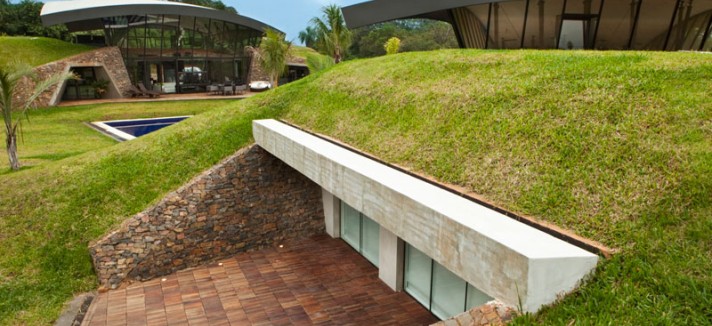 bauen-architects-hillside-home-built-into-landscape-paraguay-12