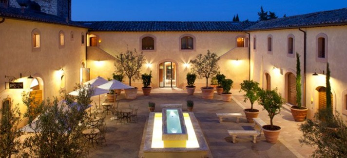 IMG_5537_castello-di-casole-courtyard