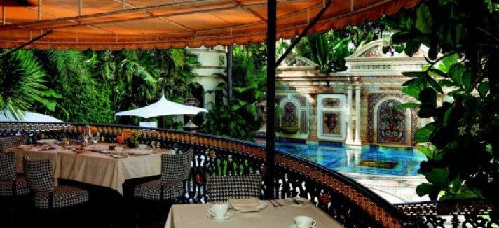 Versaces-balcony-081941-589x392