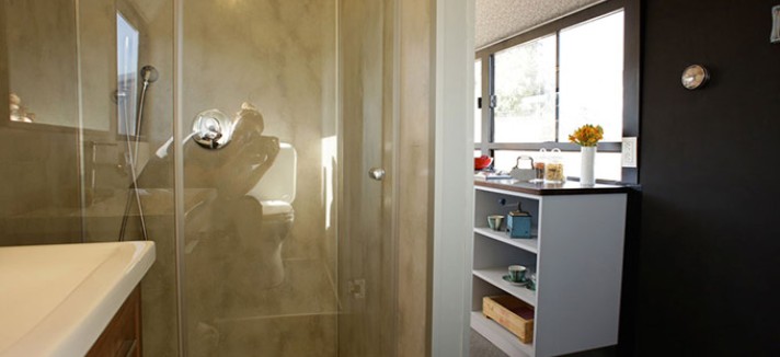 Israeli-Public-Bus-Transformed-Into-Luxury-Home-3