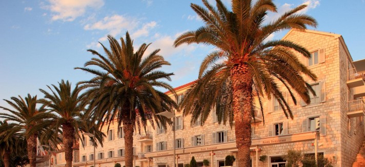 Riva_Suncani_Hvar0405