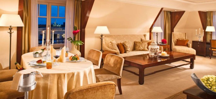 SetWidth1300-Brandenburg-Gate-Deluxe-Suite-Hotel-Adlon-Kempinski