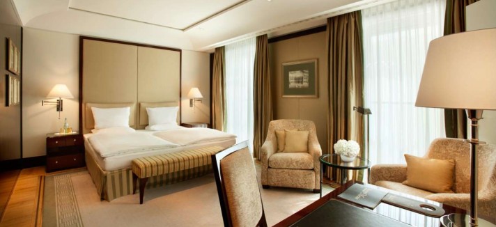 SetWidth1300-Executive-Room-Hotel-Adlon-Kempinski2