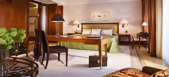 SetWidth1300-Junior-Suite-Brandenburg-Gate-Hotel-Adlon-Kempinski