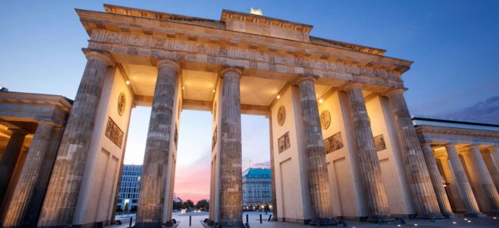 SetWidth1300-Overview-Exterior-Brandenburg-Gate-Hotel-Adlon-Kempinski