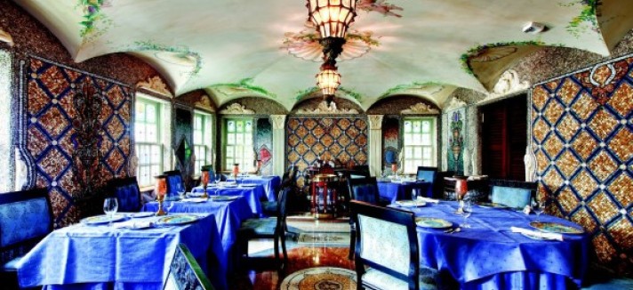 Versaces-dining-room-efd6c2-589x392_0