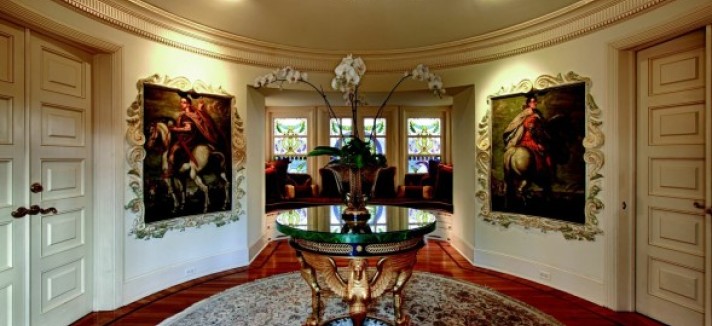 Versaces-foyer-450b7d-589x392_0