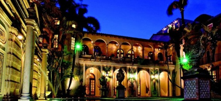 Versaces-pool-44349c-589x406_0