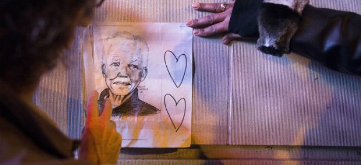 desenho_de_mandela_na_parede_do_apollo_theatre_em_harlem_nova_iorque