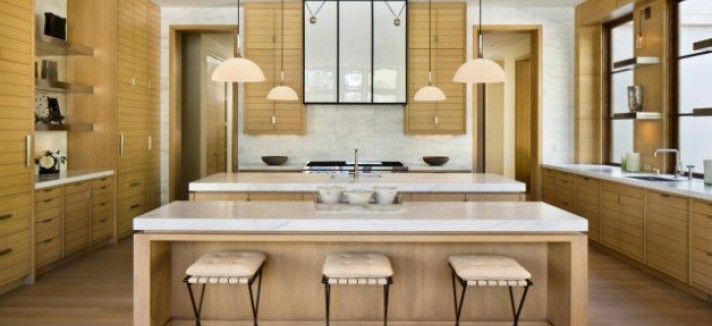 it-has-an-enormous-open-kitchen-