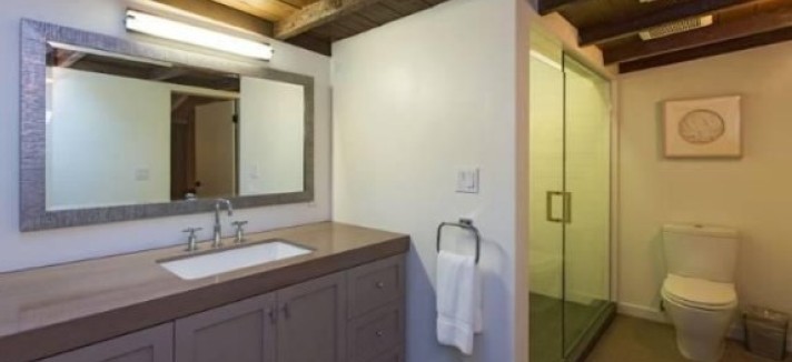 Leonardo-DiCaprio-malibu7