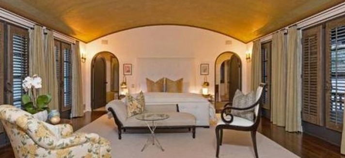 robert-pattinson-casa-los-angeles-11