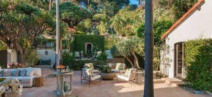 robert-pattinson-casa-los-angeles-14
