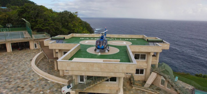 Water-Falling-Estate-on-The-Big-Island-24-950x633