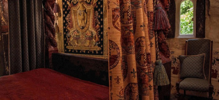 large_gallery_huadltm_49736389_castle_chambers_4_poster_bed_550x367_72