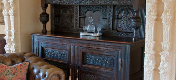 large_gallery_huadltm_56515076_queen_cupboard_detail_600x531