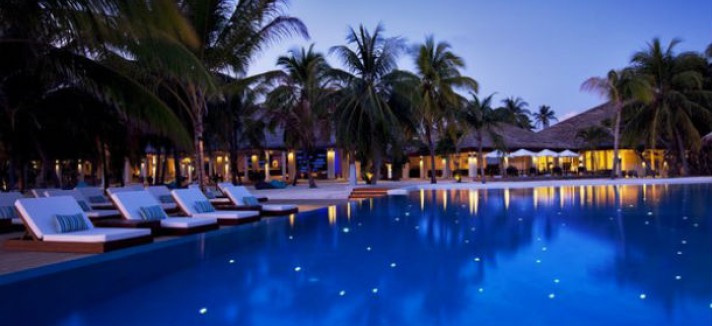 large_gallery_humleve_53117515_velassaru_pool_600x399