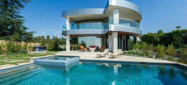A casa de alumínio (Los Angeles, Califórnia) à venda por 12,5 milhões de dólares (10,7 milhões de euros)