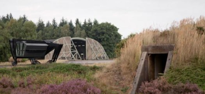 Assim se converte um hangar secreto da "guerra fria" num moderno escritório futurista (fotos)