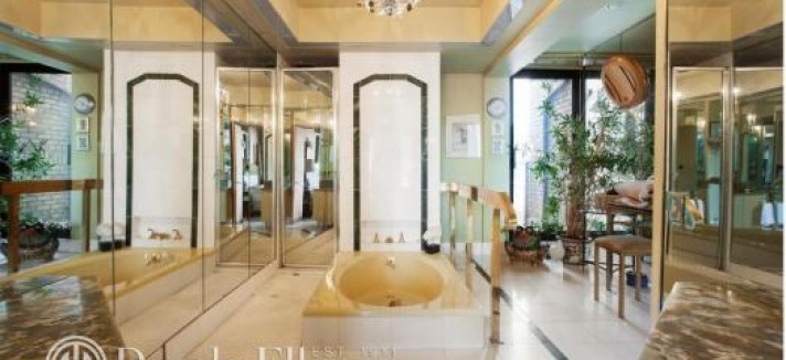 paul-mccartneys-bathroom-8017ea-e1432323246299-1024x679
