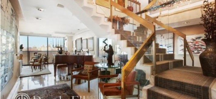 paul-mccartneys-staircase-e11d9d-e1432323382174-1024x677