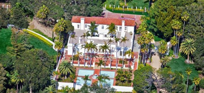 28755cbc00000578-3073452-the_109_year_old_mansion_used_in_scarface_has_had_more_than_17mi-m-25_1